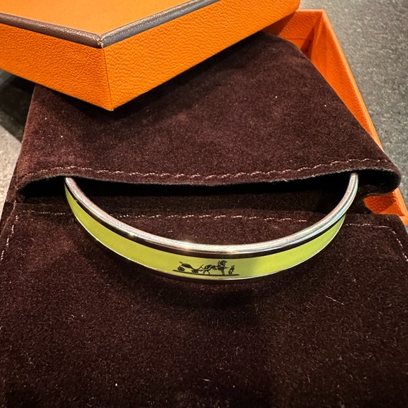 HERMÉS Caleche Enamel Narrow Bangle - Picture 9 of 9
